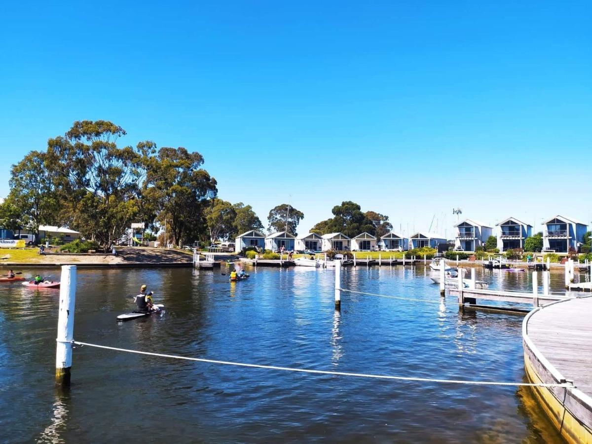 The View - Captains Cove Waterfront Resort Paynesville Exterior photo