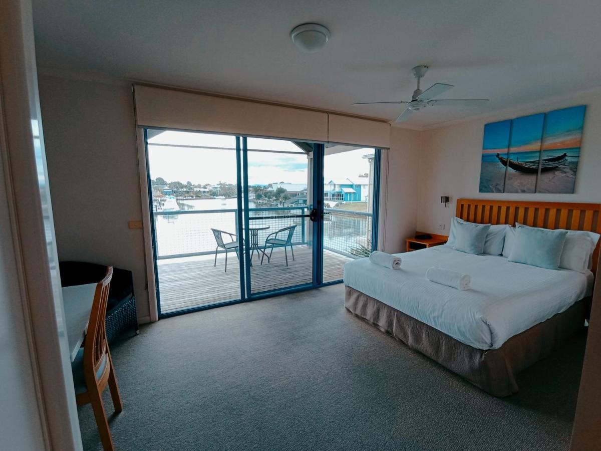 The View - Captains Cove Waterfront Resort Paynesville Exterior photo