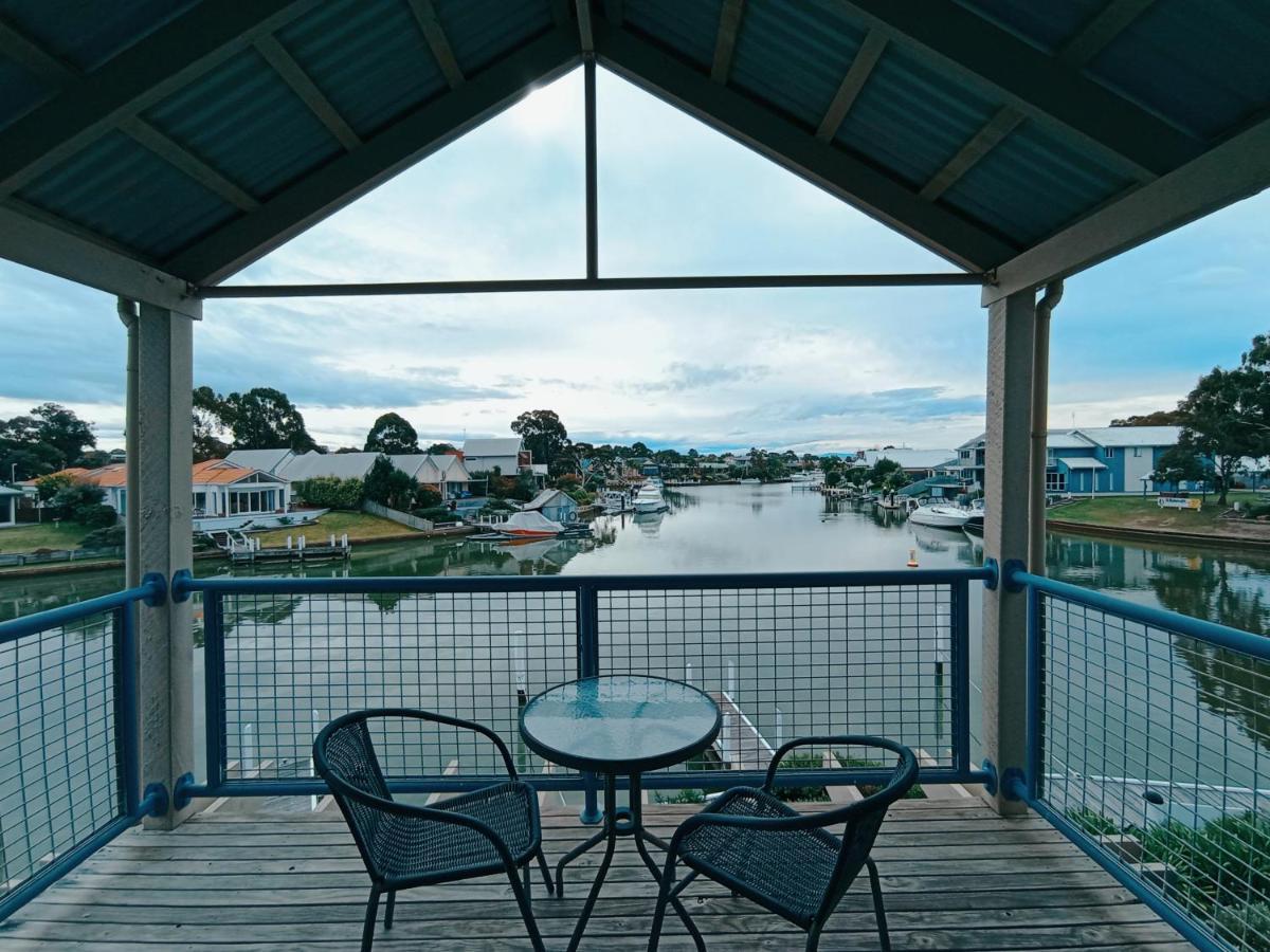 The View - Captains Cove Waterfront Resort Paynesville Exterior photo