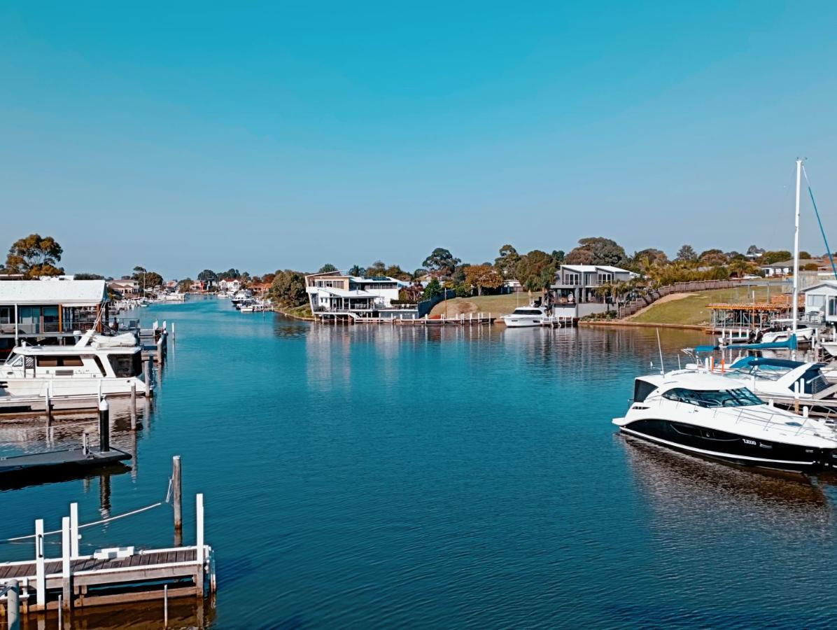 The View - Captains Cove Waterfront Resort Paynesville Exterior photo