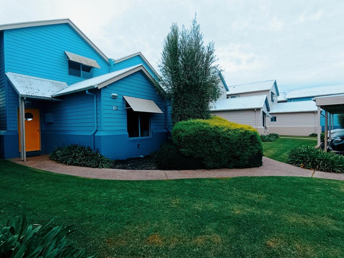 The View - Captains Cove Waterfront Resort Paynesville Exterior photo