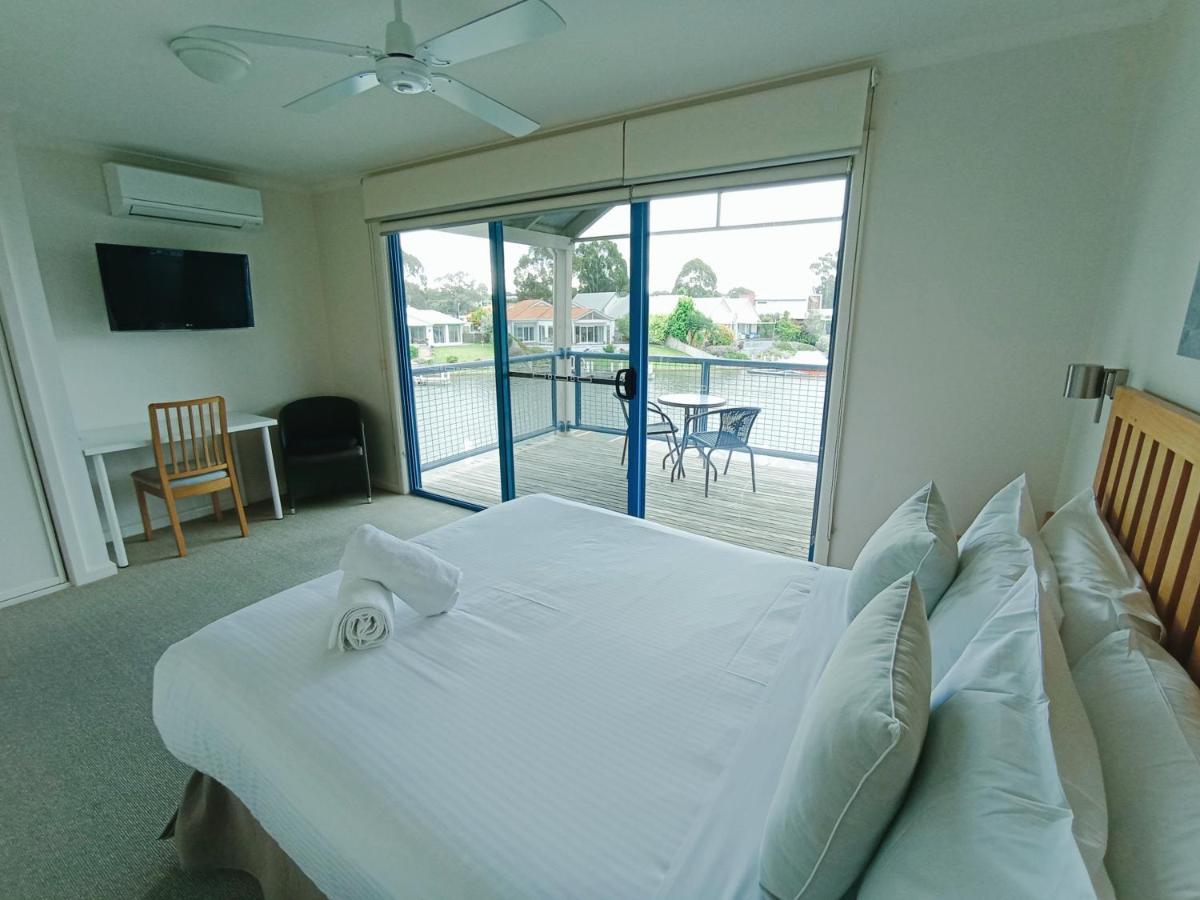 The View - Captains Cove Waterfront Resort Paynesville Exterior photo