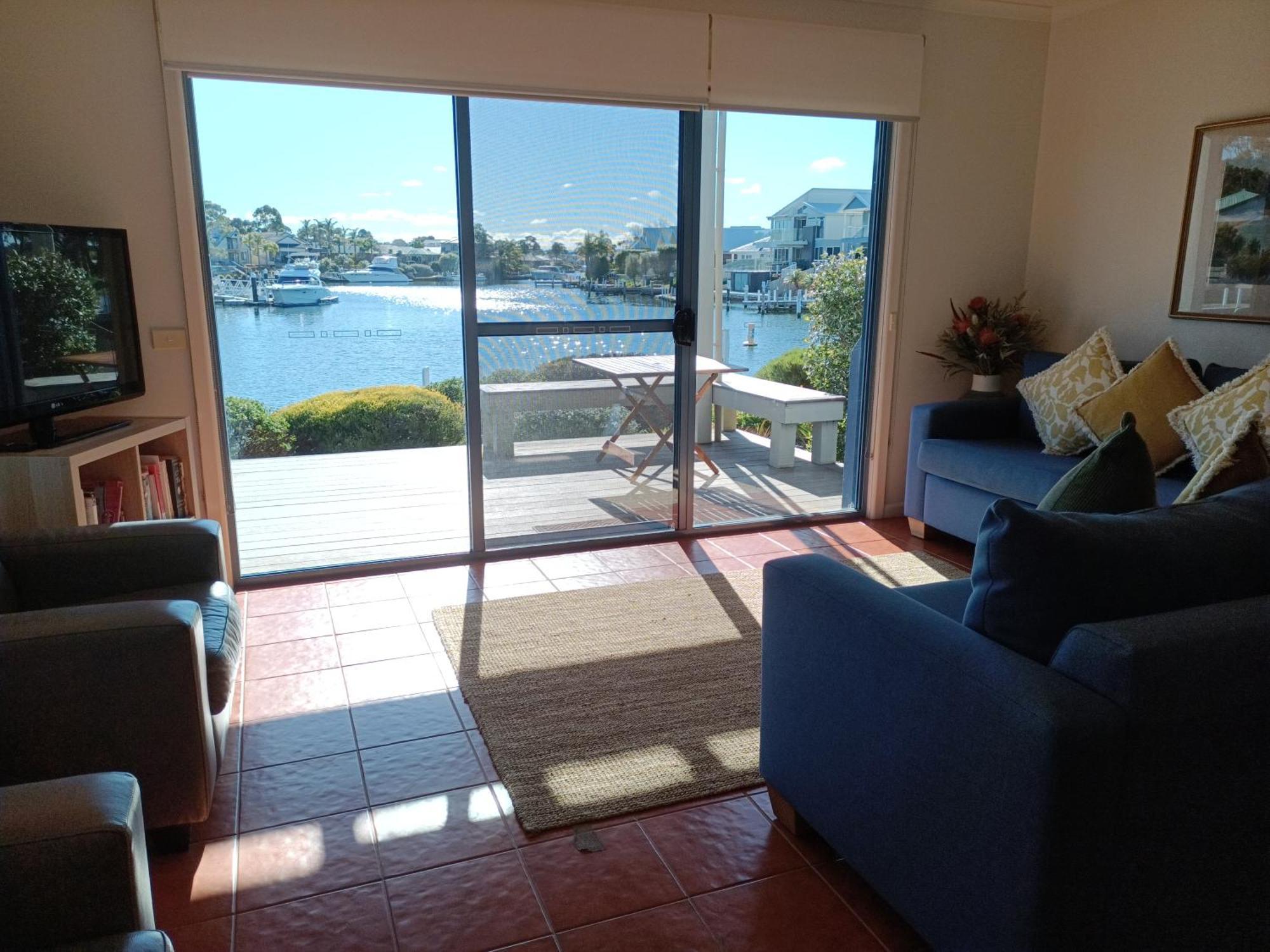 The View - Captains Cove Waterfront Resort Paynesville Exterior photo