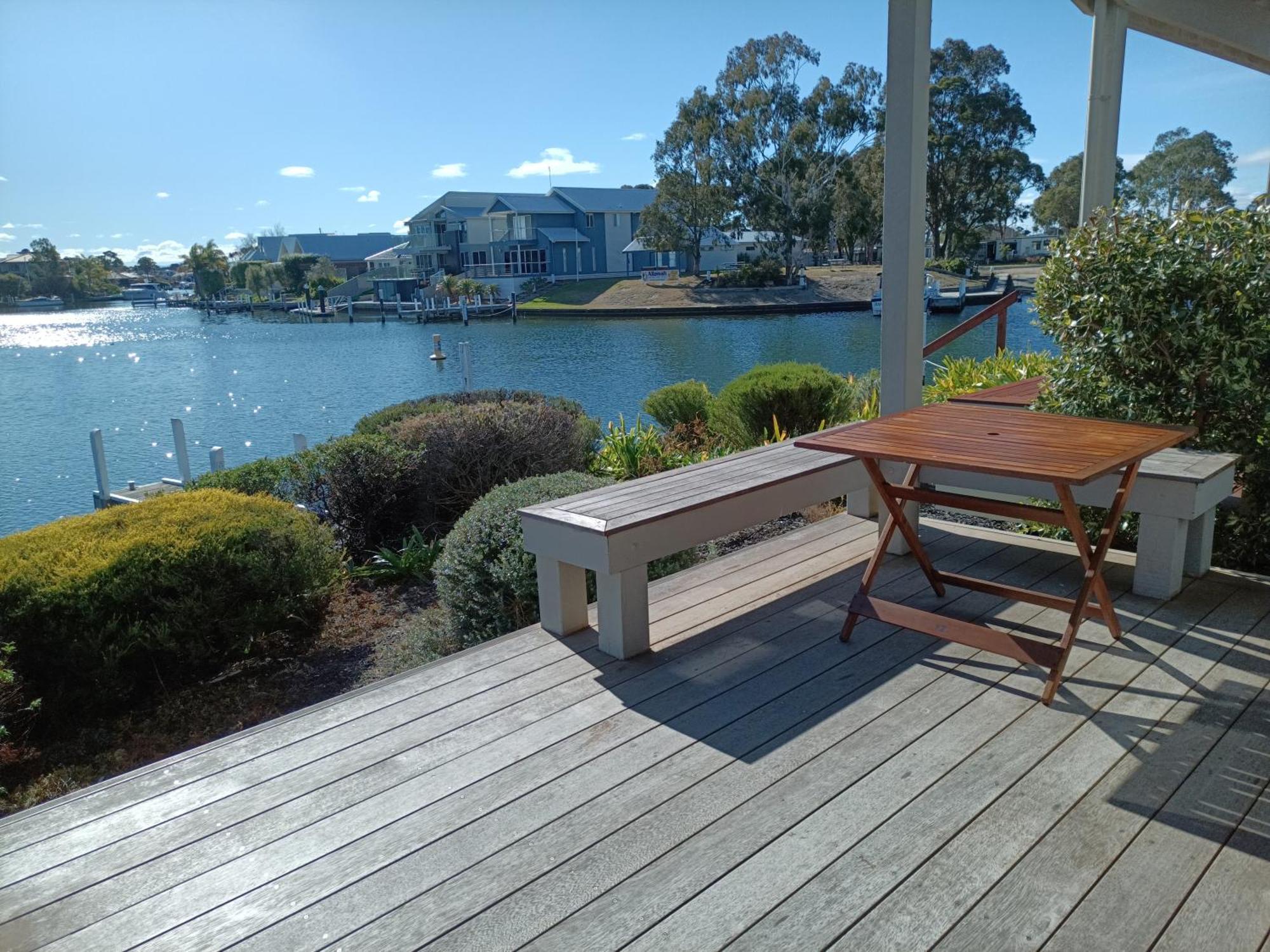 The View - Captains Cove Waterfront Resort Paynesville Exterior photo